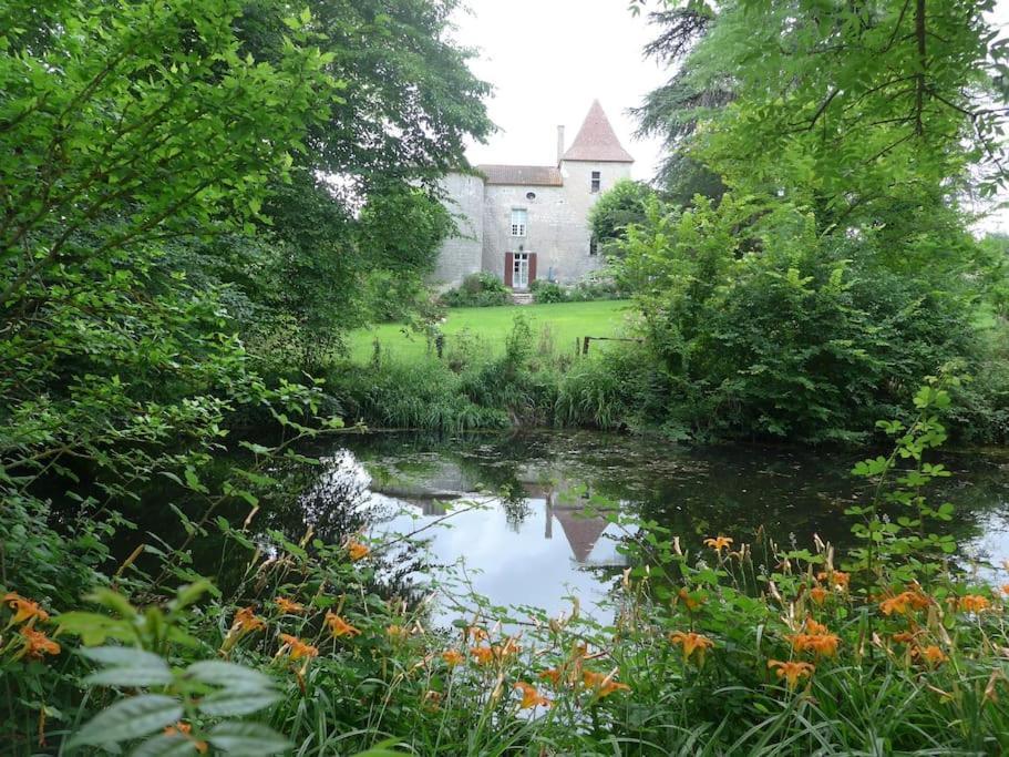 Chateau Barayre - Beautiful 12Th Century Castle With Pool And Large Garden Laussou Exteriör bild