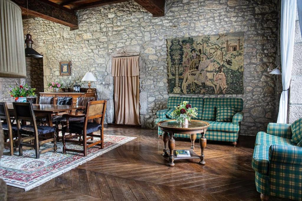 Chateau Barayre - Beautiful 12Th Century Castle With Pool And Large Garden Laussou Exteriör bild