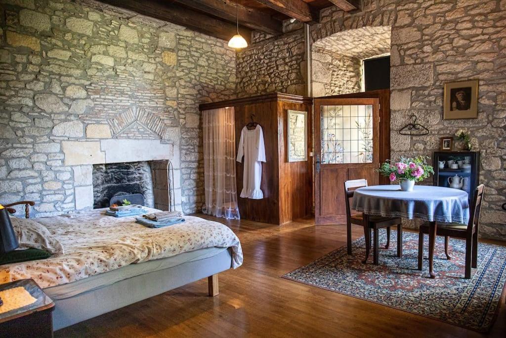 Chateau Barayre - Beautiful 12Th Century Castle With Pool And Large Garden Laussou Exteriör bild