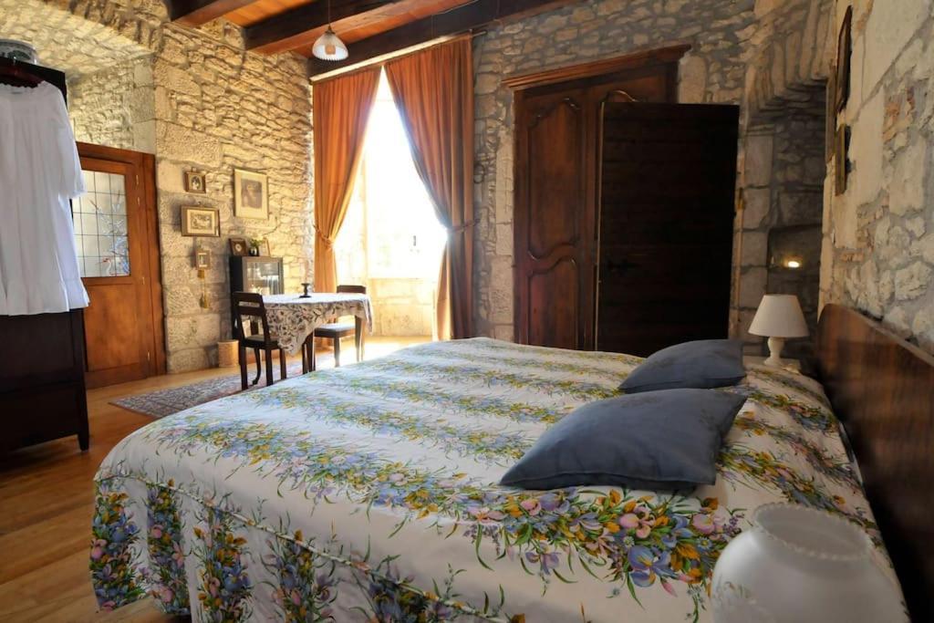 Chateau Barayre - Beautiful 12Th Century Castle With Pool And Large Garden Laussou Exteriör bild